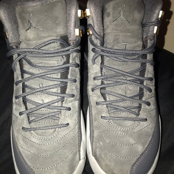 Jordan 12 Retro Dark Grey Wolf size 7y